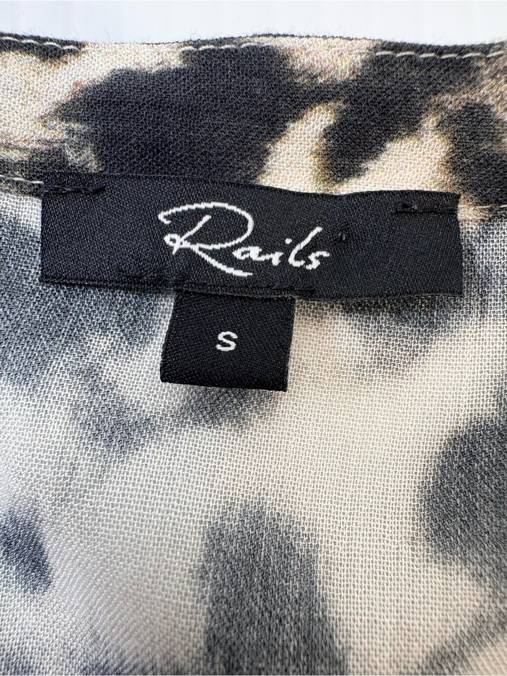 Rails Fable Blurred Cheetah Print Blouse  V neck Balloon Sleeve Top SzS Office - Picture 10 of 15